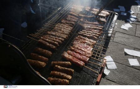 Τσικνοπέμπτη: Τι γιορτάζουμε σήμερα και γιατί ψήνουμε κρέας