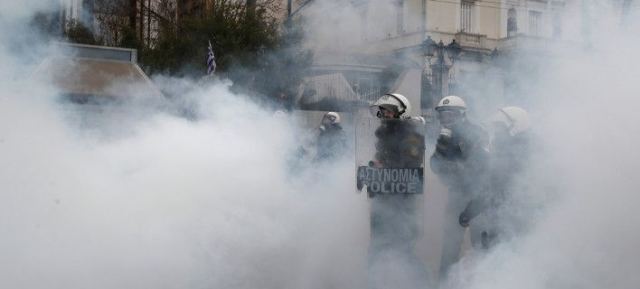 Συλλαλητήριο για τη Μακεδονία: Επνιξαν τον κόσμο στα χημικά για να διαλυθεί το συλλαλητήριο-Ενταση &amp; οργή