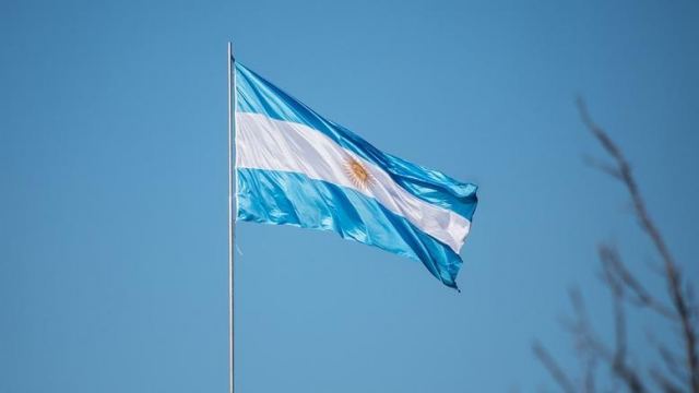 Αργεντινή: «Βρίσκεται ουσιαστικά σε στάση πληρωμών»