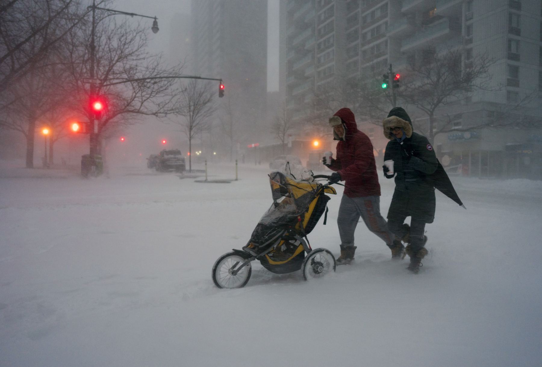 Απίστευτες εικόνες στη Ν.Υόρκη που «βυθίζεται» στην αγκαλιά της χιονοθύελλας Τζόνας