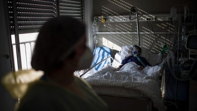 Γαλλία: Το 85% των νοσηλευομένων για Covid-19 είναι ανεμβολίαστοι