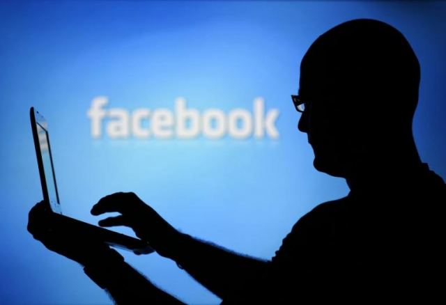 Facebook: Ξεφεύγει ο Ζάκερμπεργκ! Ζητά πρόσβαση σε στοιχεία πελατών τραπεζών