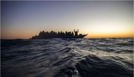 Ιταλία: Περίπου 1.000 μετανάστες και πρόσφυγες σε πλεούμενα που κινδυνεύουν να βυθιστούν