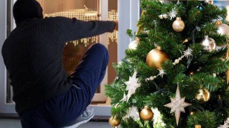 Λαμία: Μπήκαν Χριστουγεννιάτικα στο σπίτι για να κλέψουν
