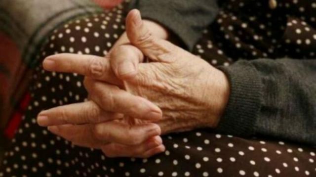 Στραγγαλισμός 79χρονης: Ζητούμενο ο εντοπισμός του 82χρονου συντρόφου του θύματος