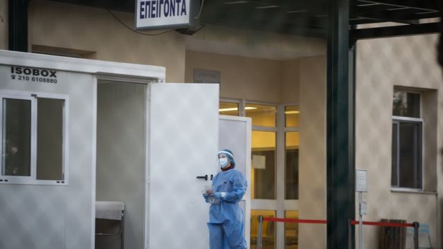 Εξιχνιάστηκε το έγκλημα στο κέντρο υγείας Καλυβίων: «Μου είχε κάνει μάγια μαζί με τη σύζυγό του», λέει ο δράστης