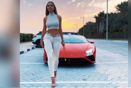 Βερόνικα Μπιέλικ: Έγινε viral το μοντέλο που... σέρνει Lamborghini