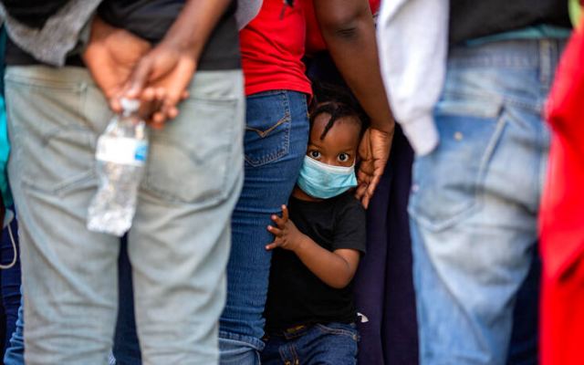 Συνεχίζουν τις απελάσεις μεταναστών οι ΗΠΑ, έφτασαν στην Αϊτή ακόμα 129 άνθρωποι