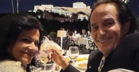 Πασχάλης: Ρομαντικό δείπνο κάτω από την Ακρόπολη για τα 56 χρόνια γάμου με τη σύζυγό του (ΦΩΤΟ)