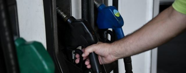 Ιστορικό χαμηλό για την τιμή της βενζίνης: Πόσο θα πληρώνουμε την αμόλυβδη