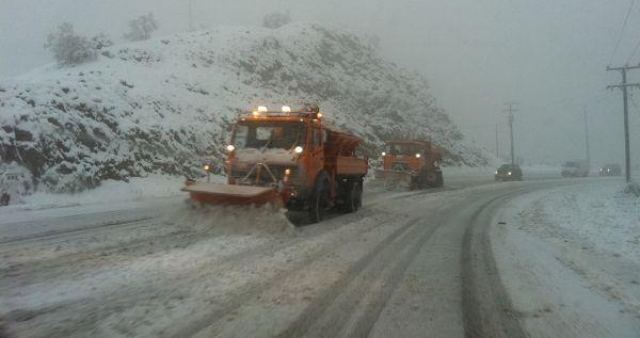 Χιονιάς: Έντονη χιονόπτωση στην εθνική οδό - Απαγορευτικό για φορτηγά