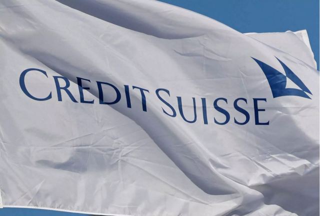Αδειάζει η «κλεψύδρα» για την Credit Suisse - «Εξαγορά από την UBS μέχρι το βράδυ ή κατάρρευση»