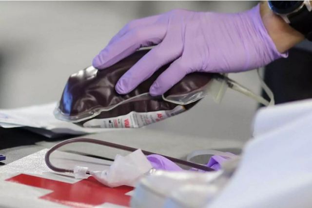 Ελπίδες από τη Βρετανία: Αρχίζουν δοκιμές με πλάσμα αίματος σε σοβαρά ασθενείς με κορωνοϊό