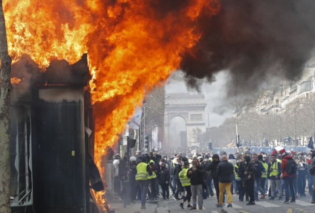 Στοπ από Μακρόν στα κίτρινα γιλέκα – Απαγόρευση διαδηλώσεων στο Παρίσι