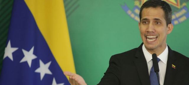 Ο Χουάν Γκουαϊδό επιστρέφει στη Βενεζουέλα και καλεί σε διαδηλώσεις