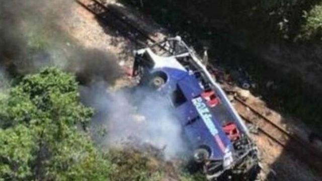 Βραζιλία: Τουλάχιστον 16 νεκροί από την πτώση λεωφορείου από οδογέφυρα