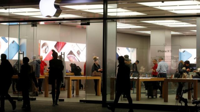 Apple: Η πτώση σε έσοδα και κέρδη ρίχνει τις τιμές των iPhone