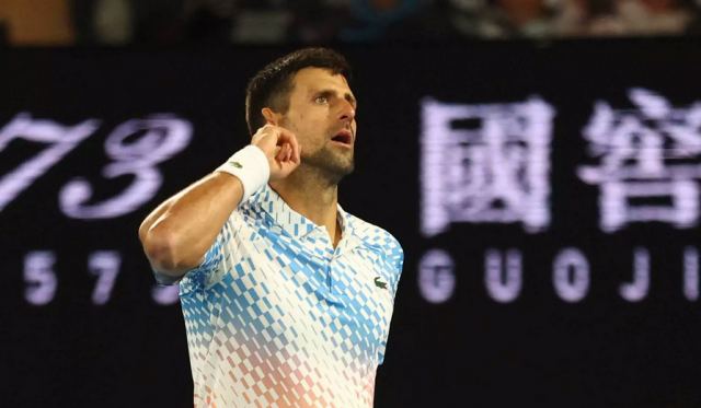 Επεισοδιακή πρόκριση Νόβακ Τζόκοβιτς στον τρίτο γύρο του Australian Open: Ο μεθυσμένος οπαδός και ο τραυματισμός
