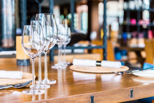 Άγριο επεισόδιο μεταξύ Εβραίων και ιδιοκτήτη ταβέρνας στη Νάξο με αφορμή αυτοκόλλητα υπέρ της Παλαιστίνης