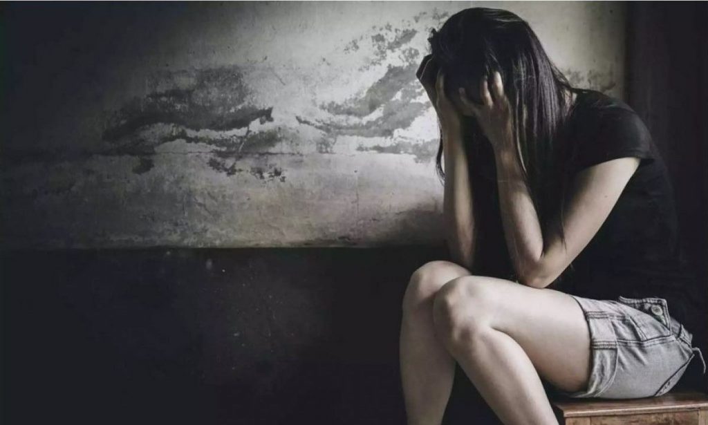 Ανήλικη κατήγγειλε ότι την βίασε ένας 15χρονος μαζί με έναν φίλο του μέσα στο σπίτι της