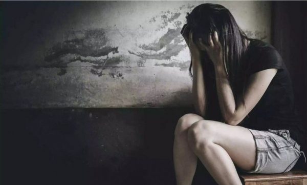 Ανήλικη κατήγγειλε ότι την βίασε ένας 15χρονος μαζί με έναν φίλο του μέσα στο σπίτι της