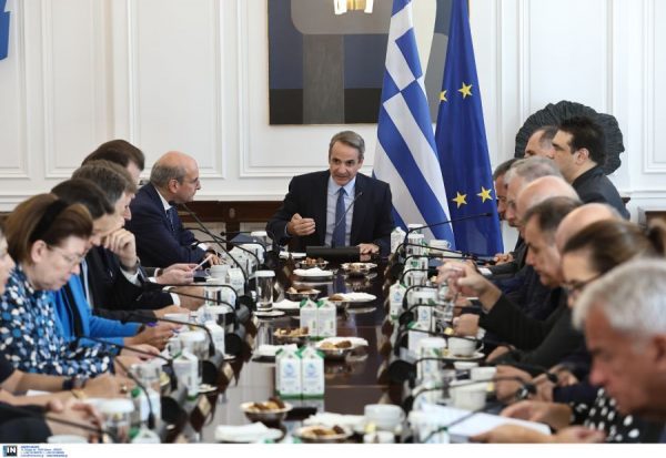 Νέα ανεξάρτητη αρχή για την αγορά, αυστηρότερες διατάξεις για μετανάστες χωρίς άσυλο και το τέλος του ΟΠΕΚΕΠΕ στο σημερινό Υπουργικό Συμβούλιο