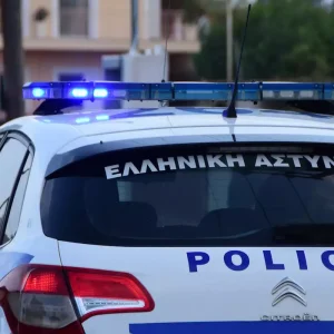 Πειραιάς: Μητέρα κακοποιούσε τα 4 παιδιά και τον σύζυγό της