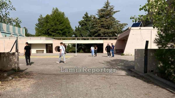 Μαθητές έβαλαν φωτιές και προξένησαν ζημιές στο 1ο ΕΠΑΛ Λαμίας