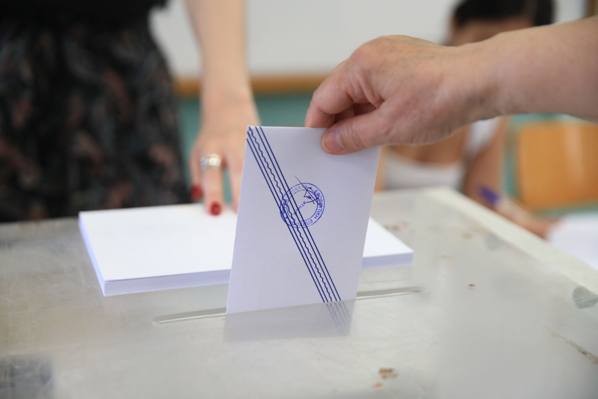 Γκάλοπ MRB: Ανεβάζει πάλι τη συσπείρωσή της η ΝΔ - Από πού κερδίζει η Κωνσταντοπούλου
