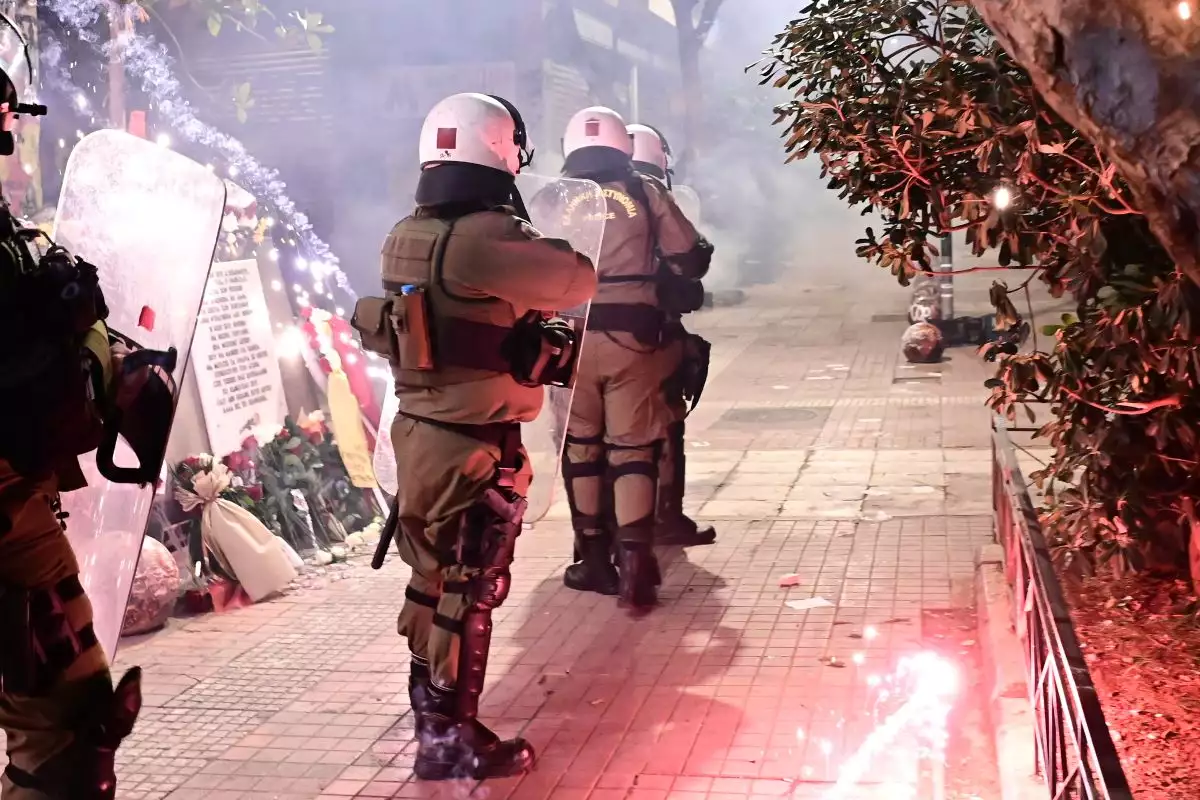 Εξάρχεια: Μολότοφ και χημικά σε επεισόδια