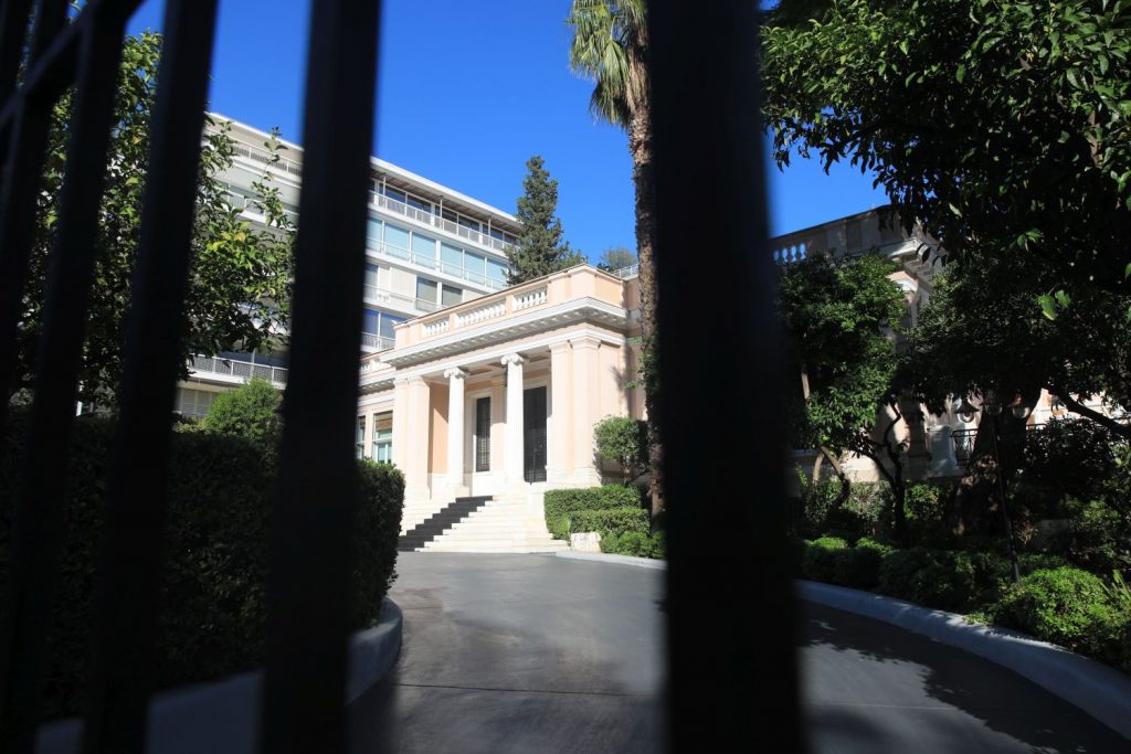 Εθνικό Απολυτήριο: Στόχος η εφαρμογή του από το 2027 – Σύσκεψη στο Μαξίμου υπό τον Μητσοτάκη