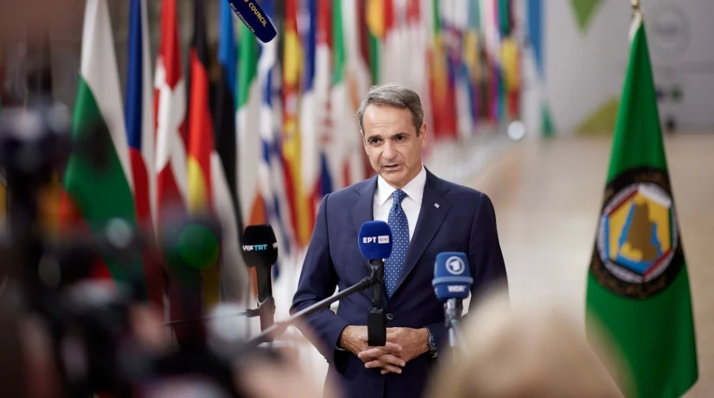 Οι λεπτές ισορροπίες Μητσοτάκη μετά την κρίση εμπιστοσύνης στις ευρωαμερικανικές σχέσεις: Είχαμε αναταράξεις αλλά τα πράγματα είναι σαφώς καλύτερα