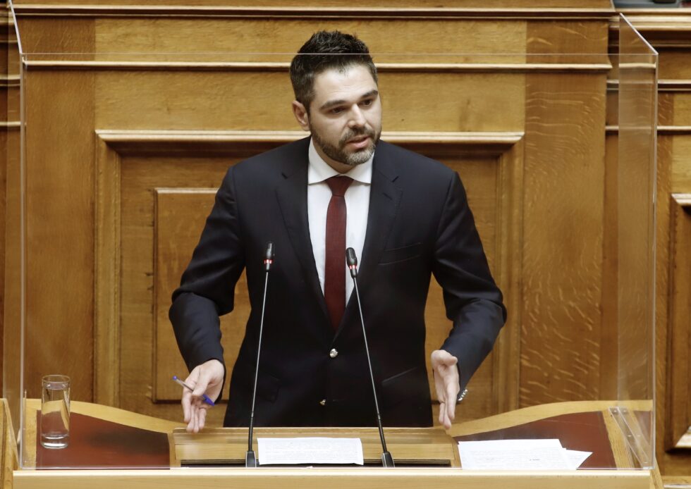Παρέμβαση Σαρακιώτη στη Βουλή για τους πόρους και την εργασιακή επισφάλεια στα ΚΔΑΠ