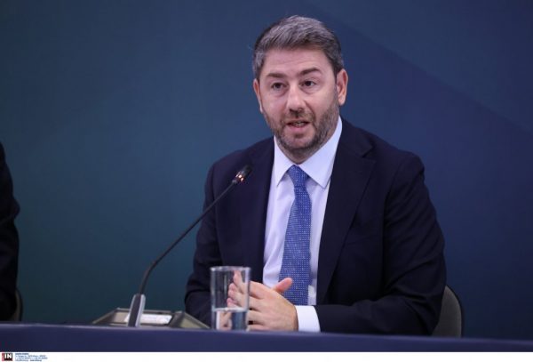 Ν. Ανδρουλάκης και Θ. Κουκάκης: Να ανασυρθούν από το αρχείο οι μηνύσεις τους για τις τηλεφωνικές υποκλοπές