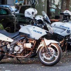 Χαμός στη Χαλκίδα μετά από καυγά δύο κοριτσιών - Δέκα συλλήψεις κι αναζητούνται άλλα πέντε άτομα!