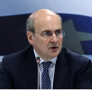 Χατζηδάκης: Μειώσεις φόρων για μεσαία τάξη και συνεπείς φορολογούμενους το Σεπτέμβριο