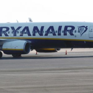 Η Ryanair απαντά στον Μασκ με... ειδική προσφορά για «Μεγάλους Ηλίθιους»: 100.000 θέσεις με μόλις 16,99 ευρώ... χωρίς επιστροφή