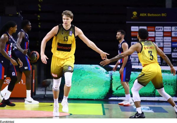 ΑΕΚ – Πανιώνιος 75-71: Τον νίκησε στην παράταση και τον έφτασε στη βαθμολογία της Greek Basketball League