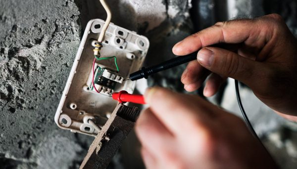 Λαμία: Κυνήγησαν τους «μαϊμού» ΔΕΗτζήδες και πήραν πίσω τα χρυσαφικά της ηλικιωμένης μητέρας τους