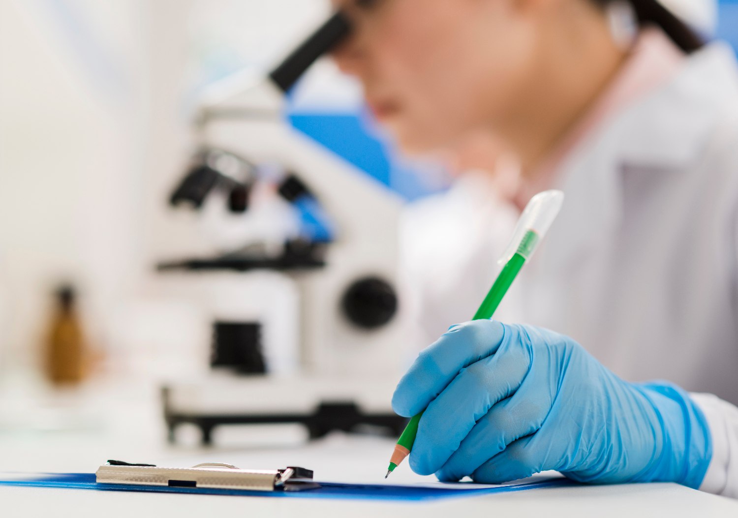 «Κανόνας των 5 δευτερολέπτων»: Τελικά, τρώμε άφοβα αυτό που μόλις έπεσε στο πάτωμα; Η επιστήμη απάντησε