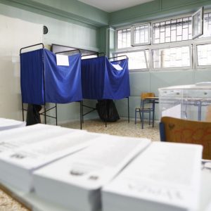 Η ακτινογραφία των Ελλήνων ψηφοφόρων: Το 74,7% ενδιαφέρεται για την πολιτική, αλλά ελάχιστοι εμπιστεύονται τα κόμματα