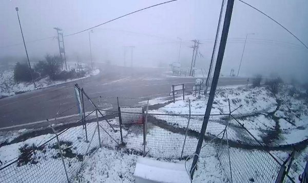 «Κλειστός» καιρός με χιόνια και χαμηλές θερμοκρασίες - Ανοικτά τα ΧΚ Βελουχίου & Παρνασσού