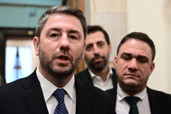 Νίκος Ανδρουλάκης: Η κυβέρνηση πρέπει να στηρίξει τις μικρομεσαίες επιχειρήσεις – Άμεση ανάγκη για 120 δόσεις στις οφειλές