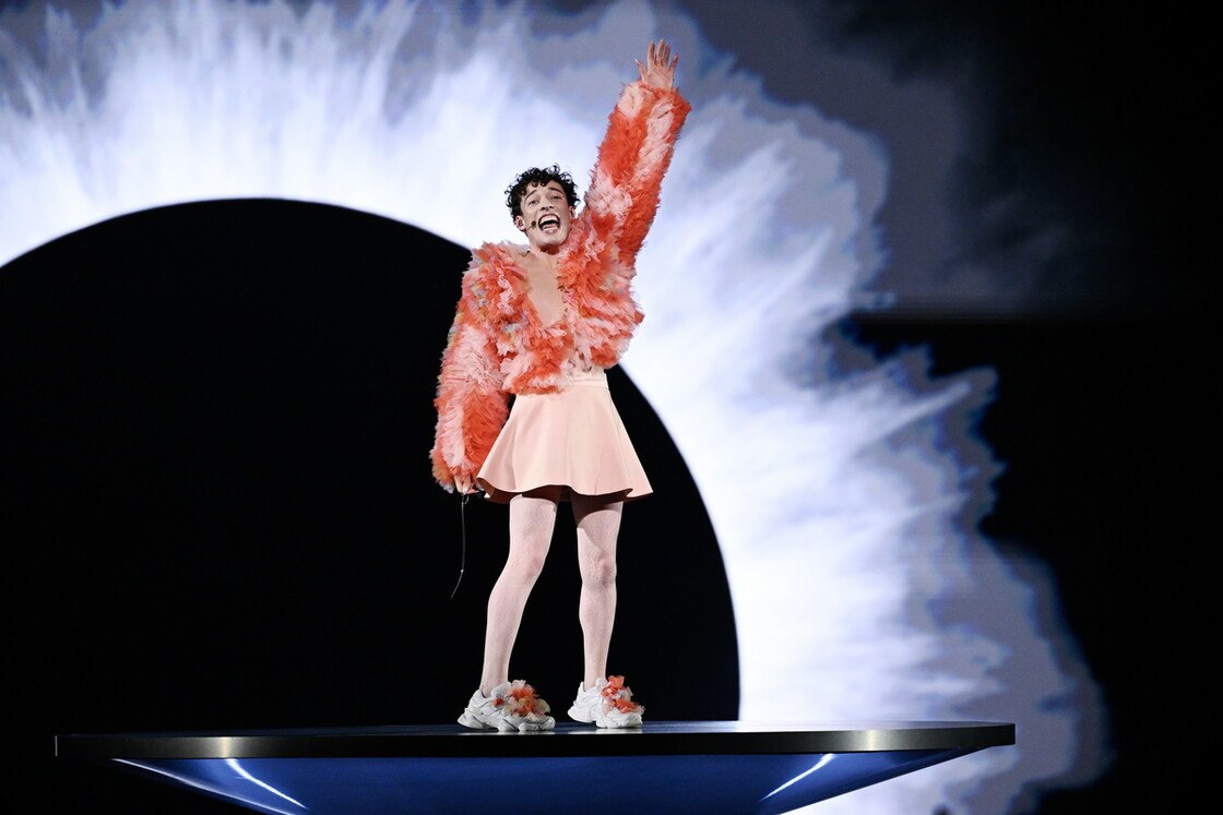 Το Nemo στέλνει πίσω το τρόπαιο που κέρδισε στην Eurovision: «Ο διαγωνισμός χρησιμοποιήθηκε για να μαλακώσει την εικόνα του Ισραήλ»