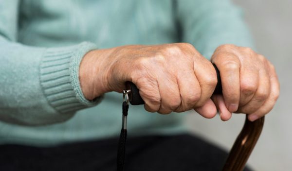 Ζήτησε 38.000 ευρώ για δήθεν επείγουσα χειρουργική επέμβαση της κόρης της – Πώς εξαπατήθηκε ηλικιωμένη στην Πέλλα