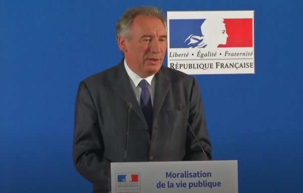 O Μακρόν διόρισε τον Μπαϊρού νέο πρωθυπουργό της Γαλλίας - Ποιος είναι ο 73χρονος κεντρώος πολιτικός