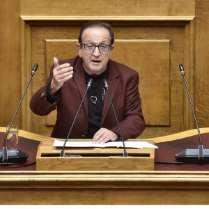 Σπύρος Μπιμπίλας: Ένταση και διακοπή σε ραδιοφωνική του συνέντευξη – «Είναι ερωτήσεις παγίδες και γίνονται επίτηδες»