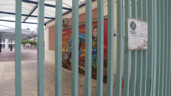 Ασπρόπυργος: Βίντεο ντοκουμέντο από την κατάρρευση της 10χρονης – «Να μας πουν οι δάσκαλοι τι συνέβη» λένε συγγενείς του κοριτσιού