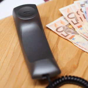 Θύμα απάτης ηλικιωμένη στη Μυτιλήνη, της απέσπασαν 10.000 ευρώ - Δύο συλλήψεις