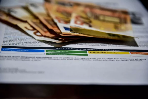 Λογαριασμοί ρεύματος: Μειωμένες οι τιμές και τον Απρίλιο – Τι αναφέρουν κύκλοι του ΥΠΕΝ